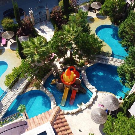 Menada Romance Marine Apartments 阳光海滩 外观 照片