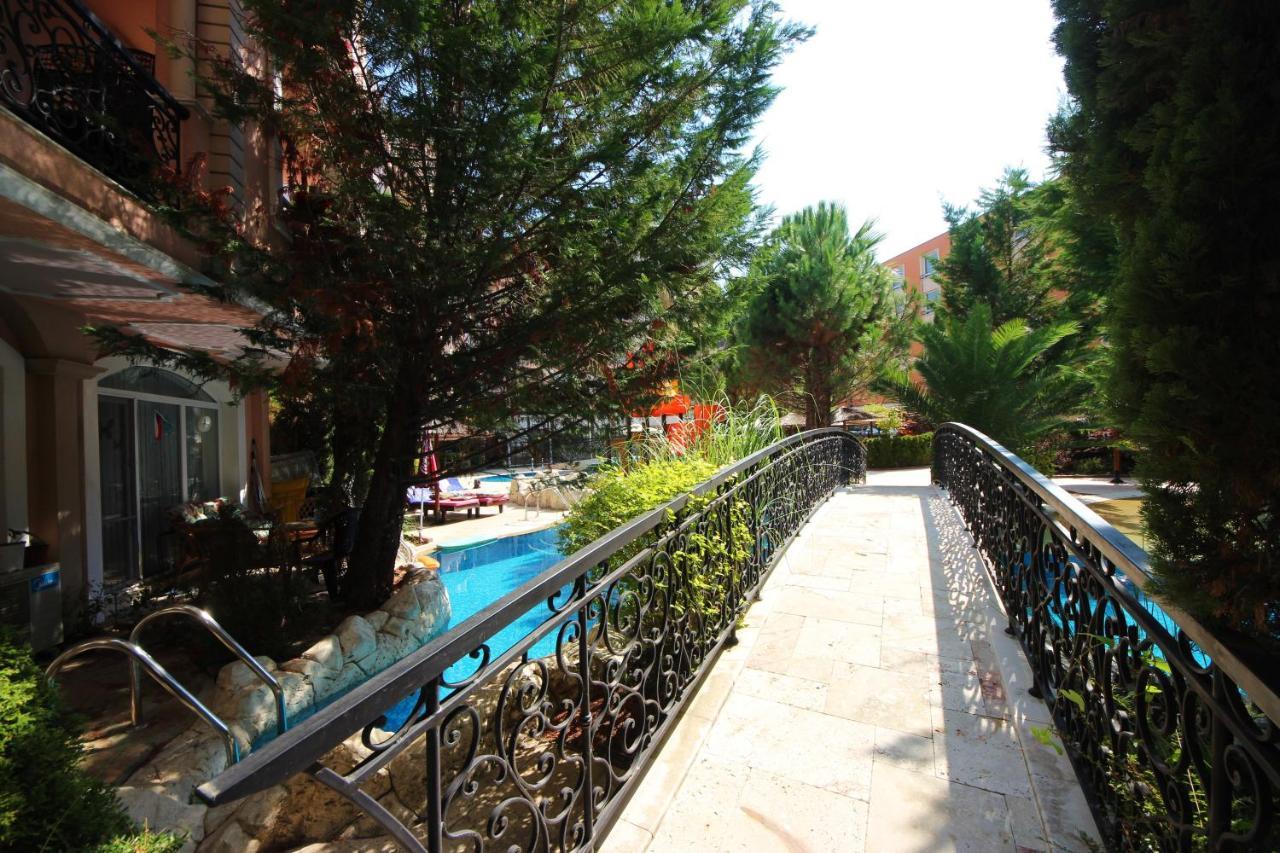 Menada Romance Marine Apartments 阳光海滩 外观 照片