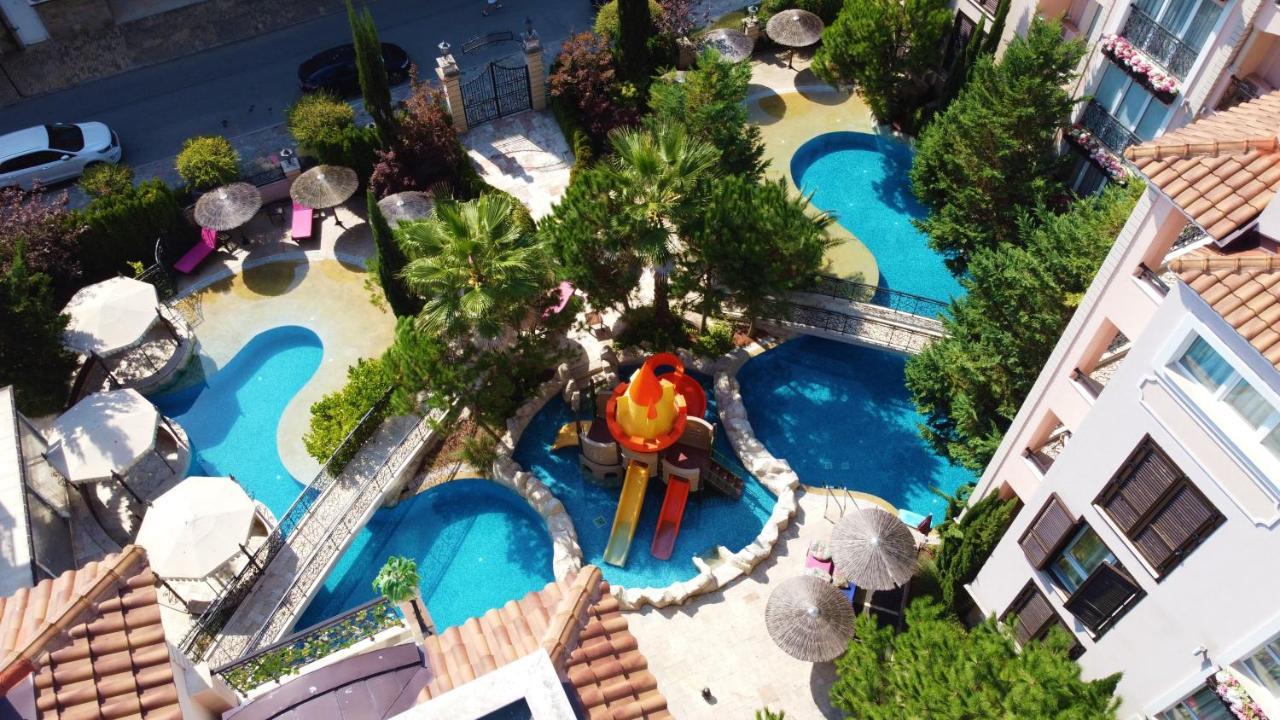 Menada Romance Marine Apartments 阳光海滩 外观 照片