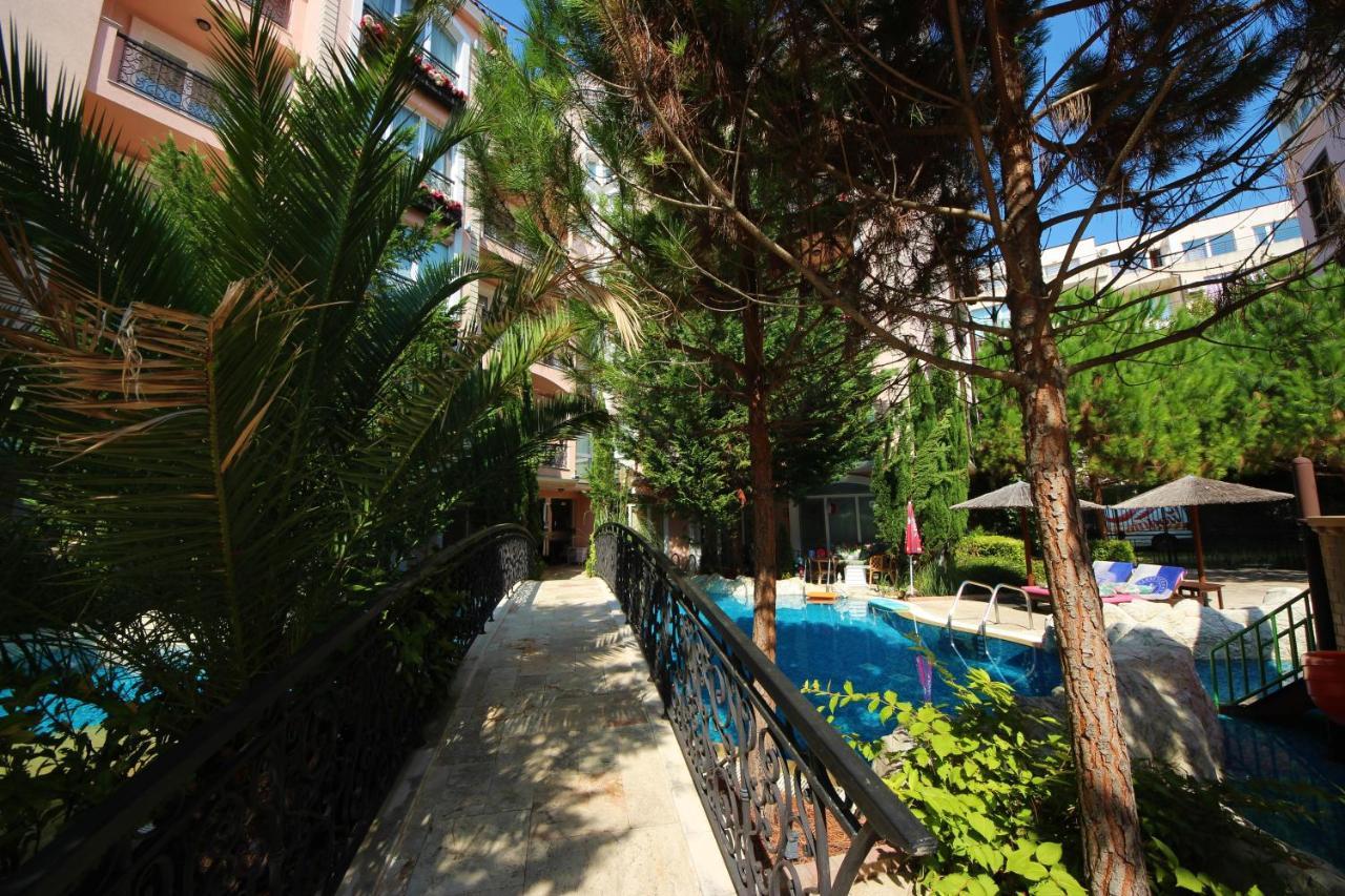 Menada Romance Marine Apartments 阳光海滩 外观 照片