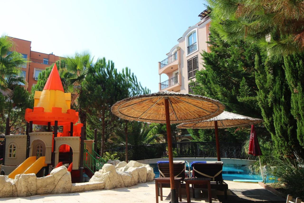 Menada Romance Marine Apartments 阳光海滩 外观 照片
