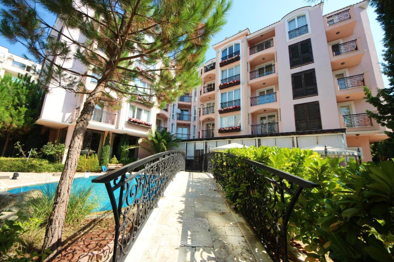 Menada Romance Marine Apartments 阳光海滩 外观 照片