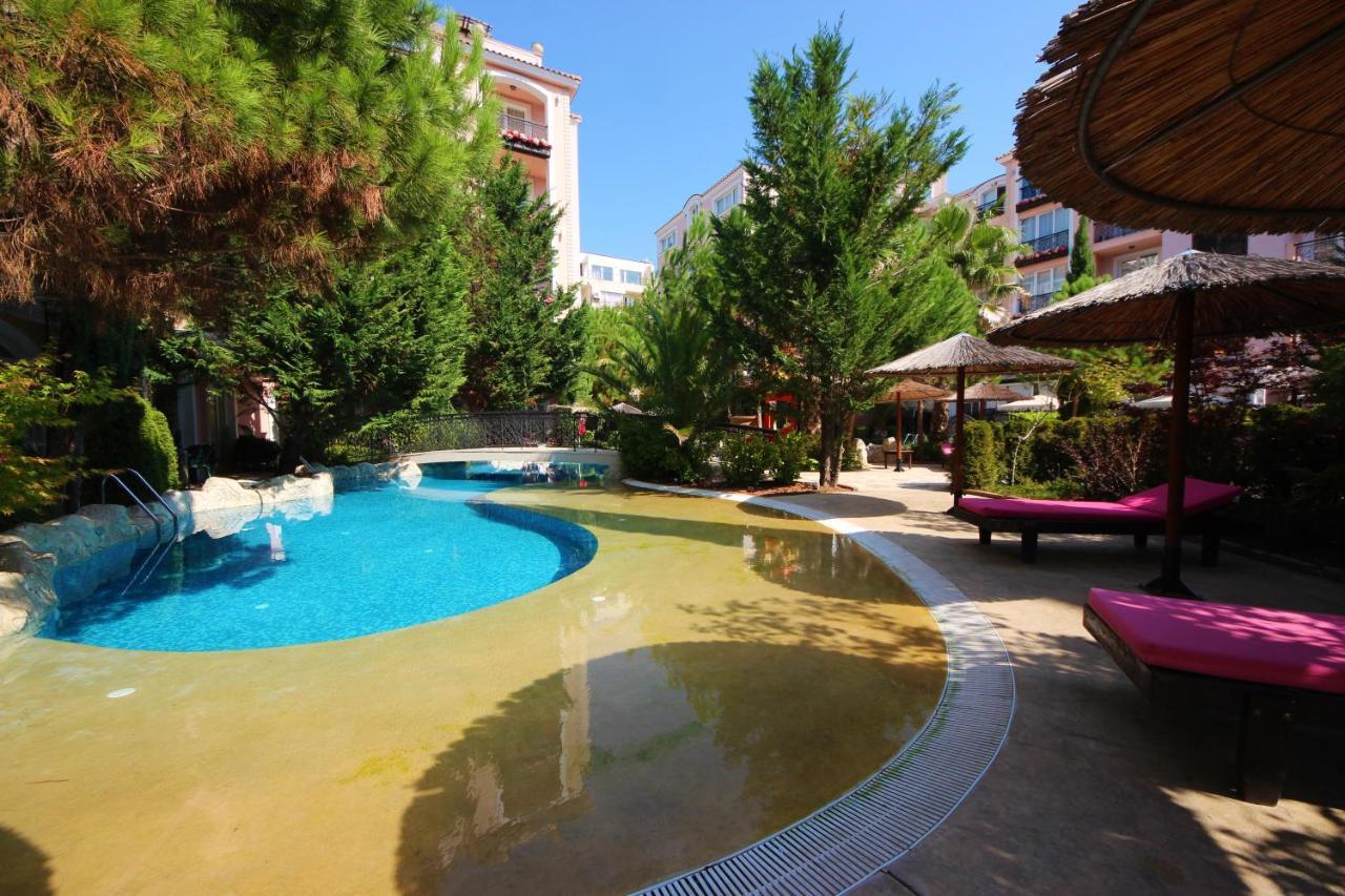 Menada Romance Marine Apartments 阳光海滩 外观 照片