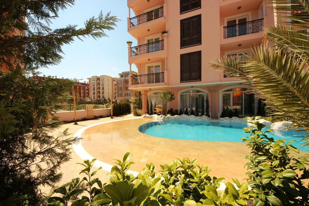 Menada Romance Marine Apartments 阳光海滩 外观 照片