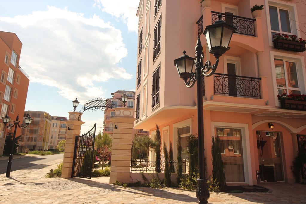 Menada Romance Marine Apartments 阳光海滩 外观 照片