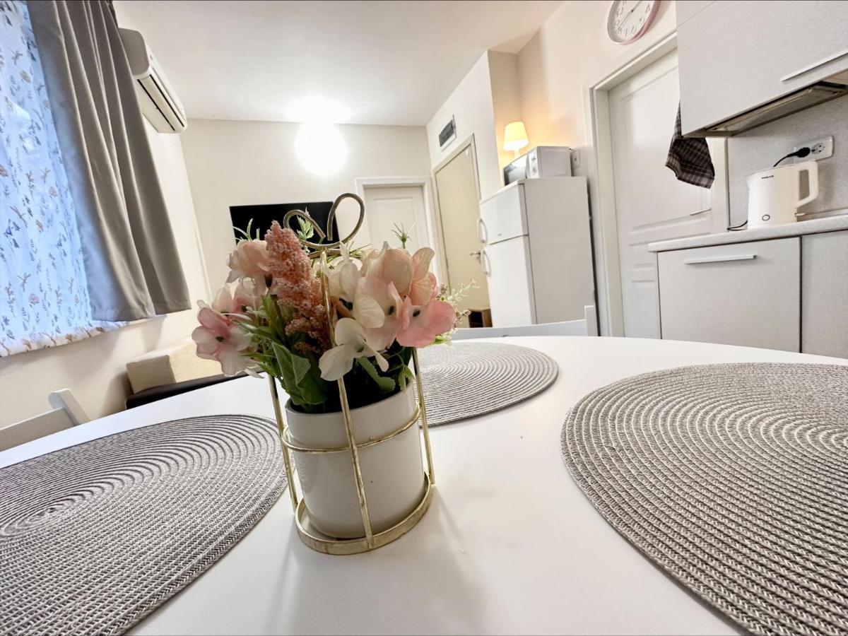 Menada Romance Marine Apartments 阳光海滩 外观 照片