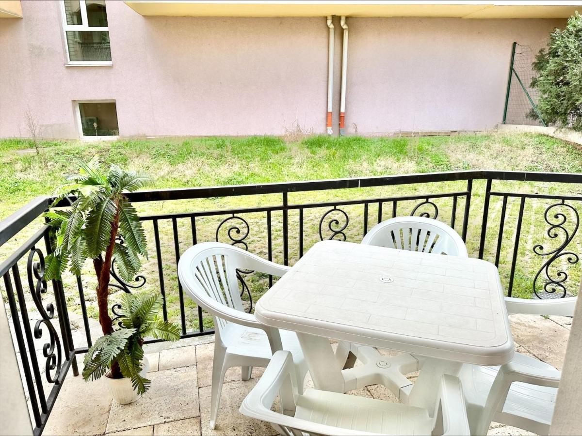 Menada Romance Marine Apartments 阳光海滩 外观 照片