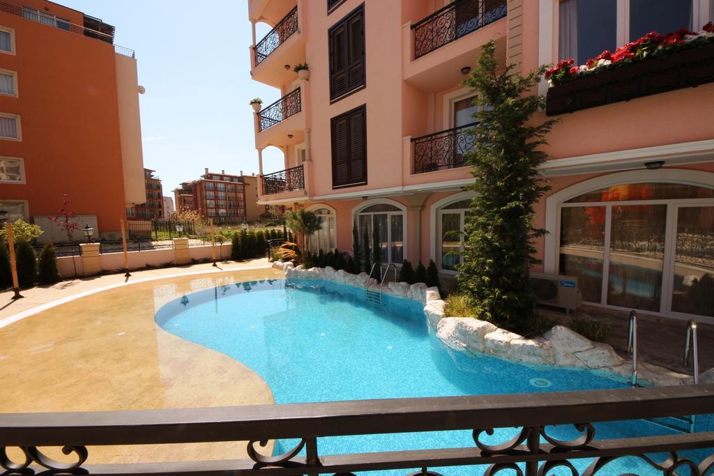 Menada Romance Marine Apartments 阳光海滩 外观 照片