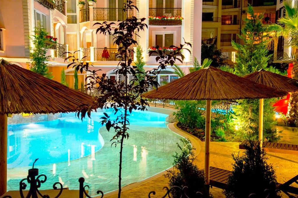 Menada Romance Marine Apartments 阳光海滩 外观 照片