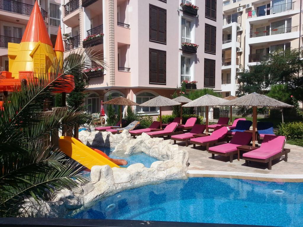 Menada Romance Marine Apartments 阳光海滩 外观 照片