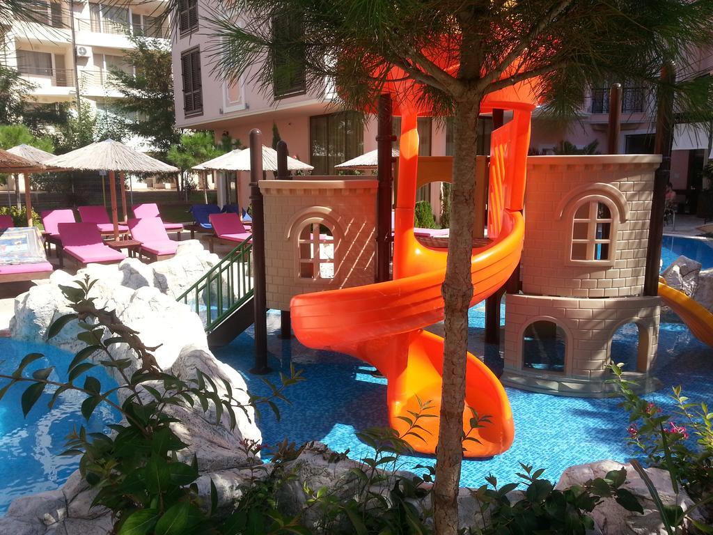 Menada Romance Marine Apartments 阳光海滩 外观 照片