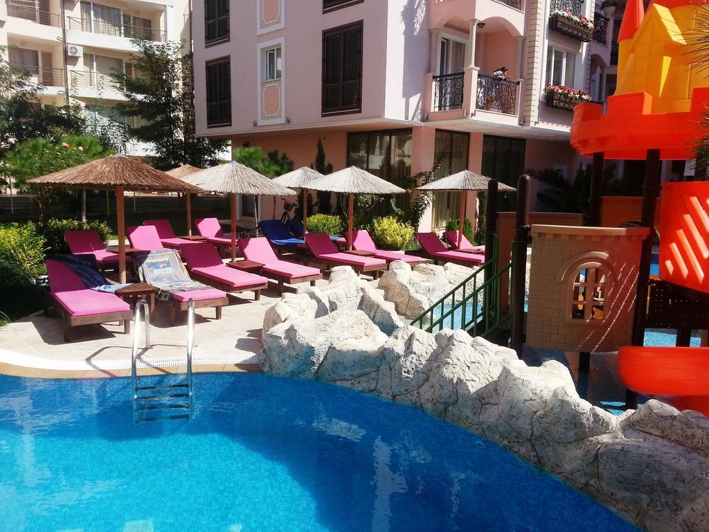 Menada Romance Marine Apartments 阳光海滩 外观 照片