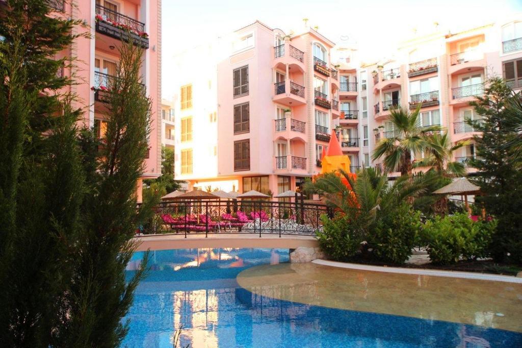 Menada Romance Marine Apartments 阳光海滩 外观 照片