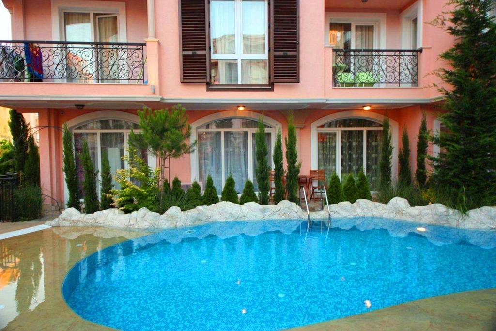 Menada Romance Marine Apartments 阳光海滩 外观 照片