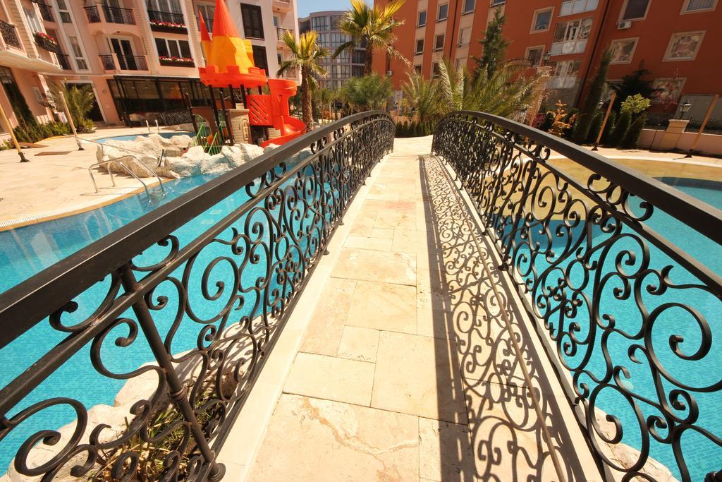 Menada Romance Marine Apartments 阳光海滩 外观 照片