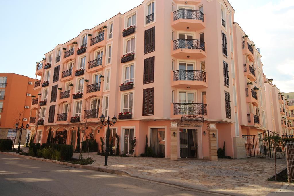 Menada Romance Marine Apartments 阳光海滩 外观 照片