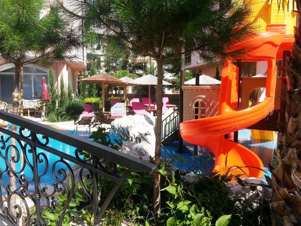 Menada Romance Marine Apartments 阳光海滩 外观 照片