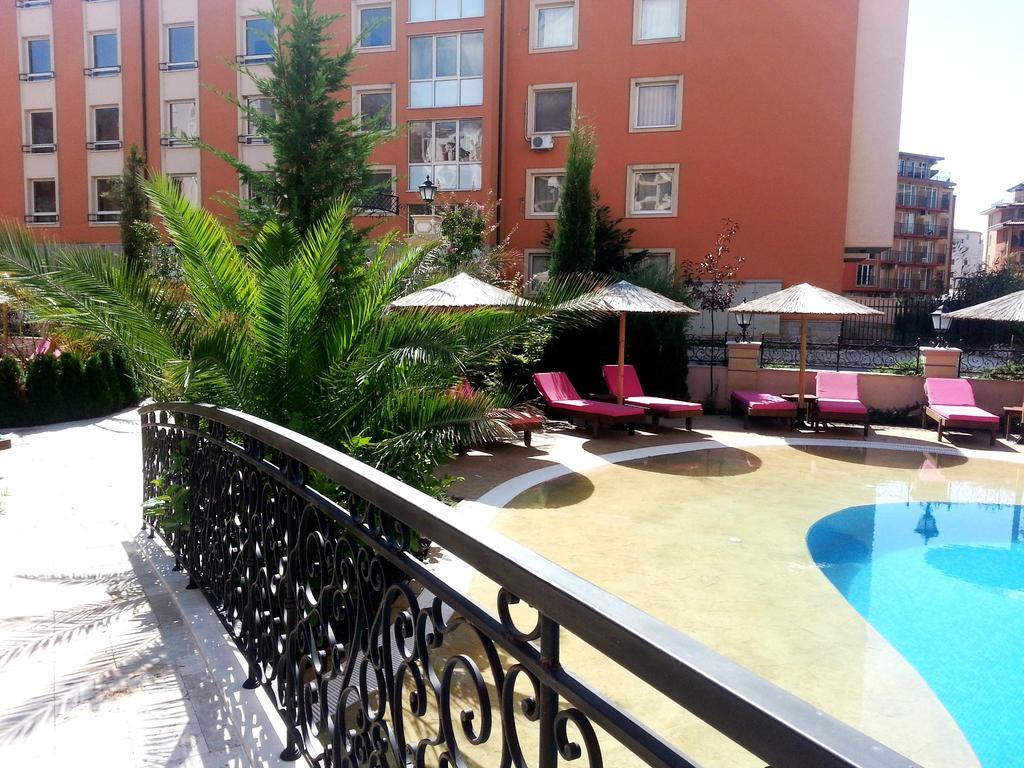 Menada Romance Marine Apartments 阳光海滩 外观 照片