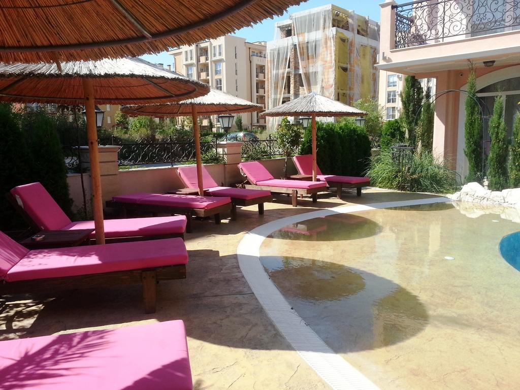 Menada Romance Marine Apartments 阳光海滩 外观 照片
