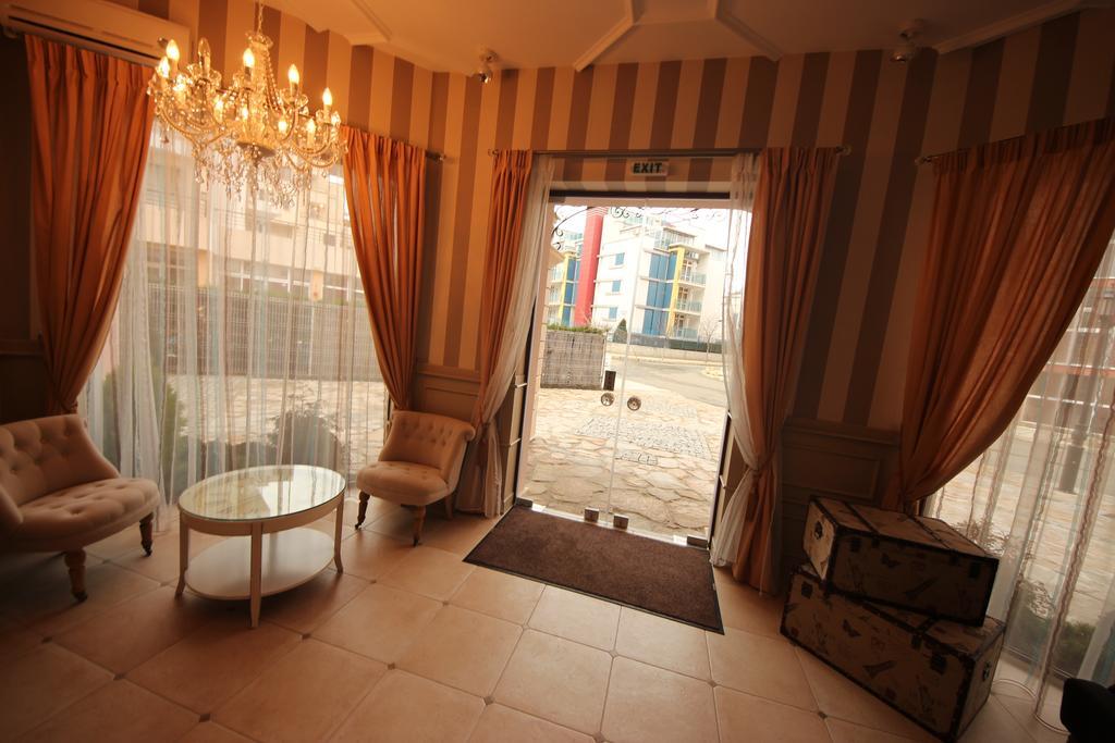 Menada Romance Marine Apartments 阳光海滩 外观 照片