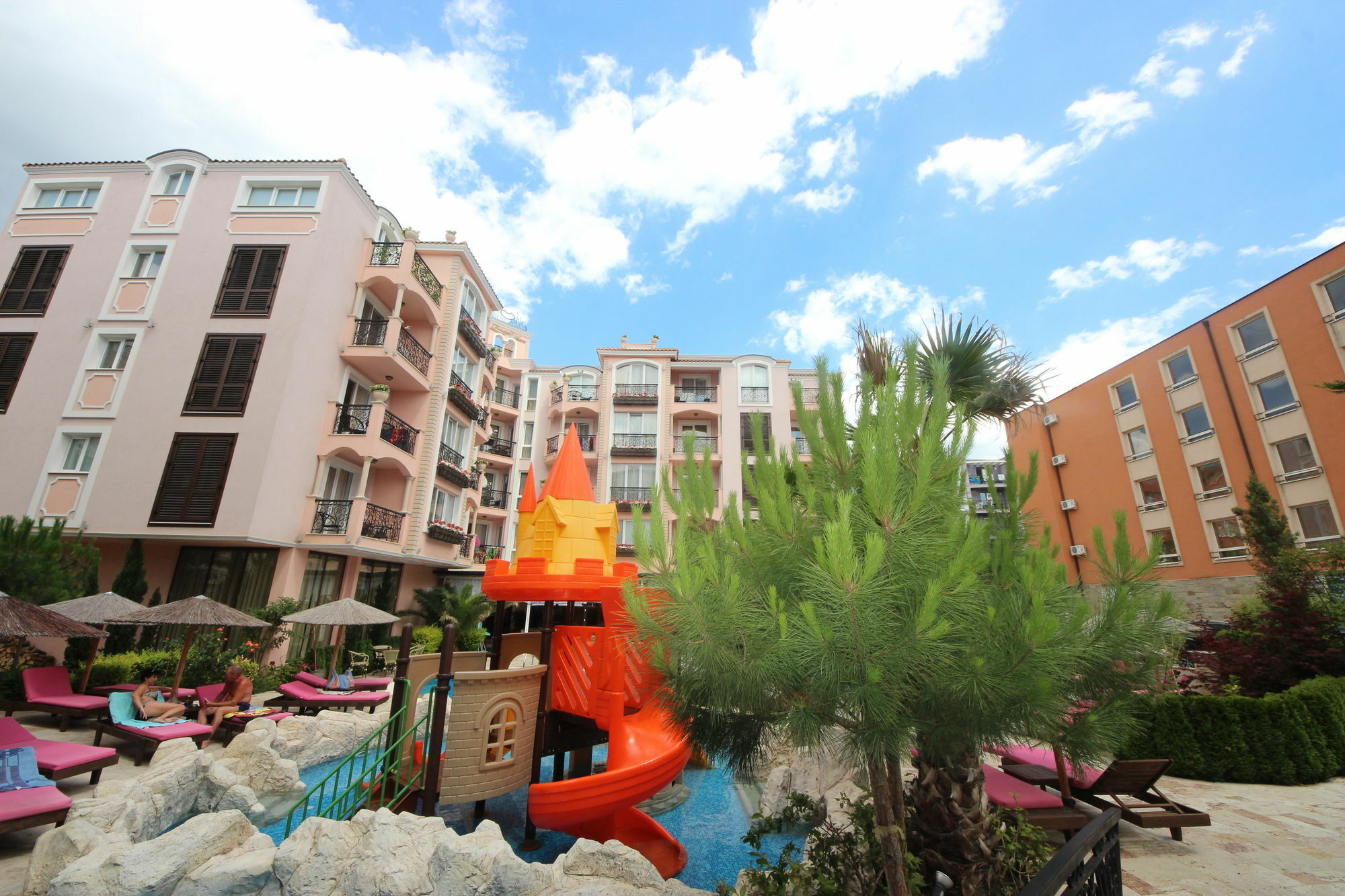 Menada Romance Marine Apartments 阳光海滩 外观 照片
