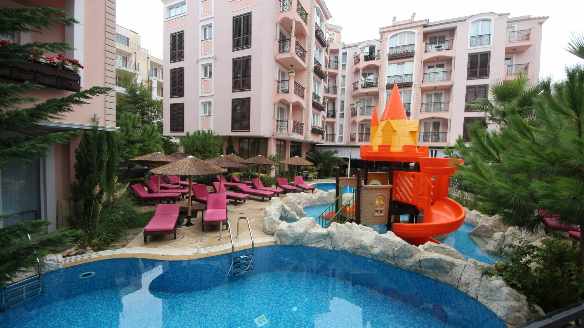 Menada Romance Marine Apartments 阳光海滩 外观 照片