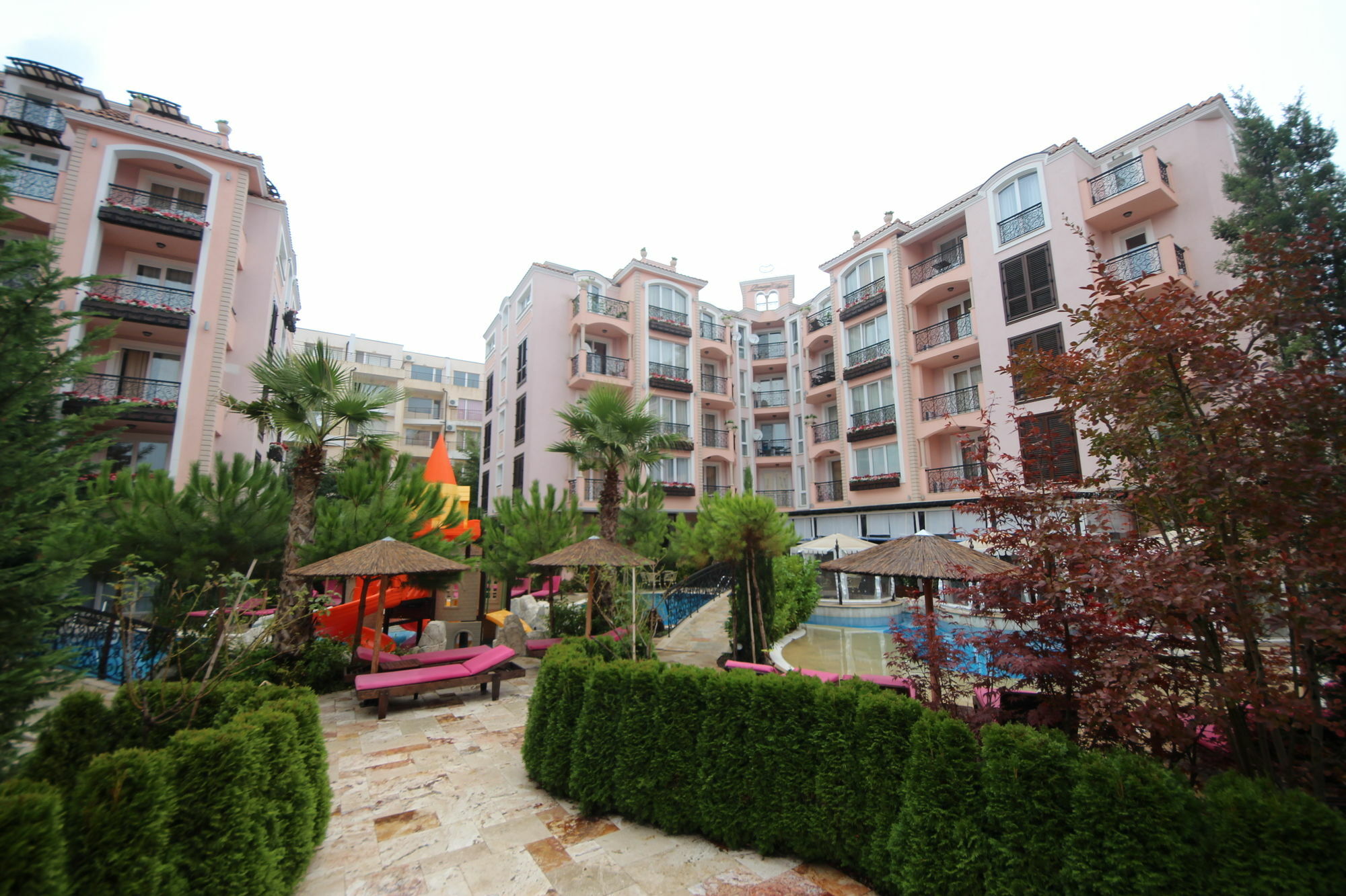 Menada Romance Marine Apartments 阳光海滩 外观 照片