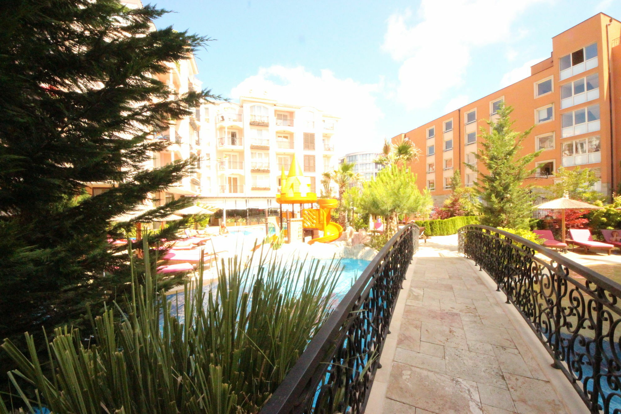 Menada Romance Marine Apartments 阳光海滩 外观 照片